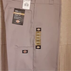 Beige double knee loose fit dickies pants. NWT